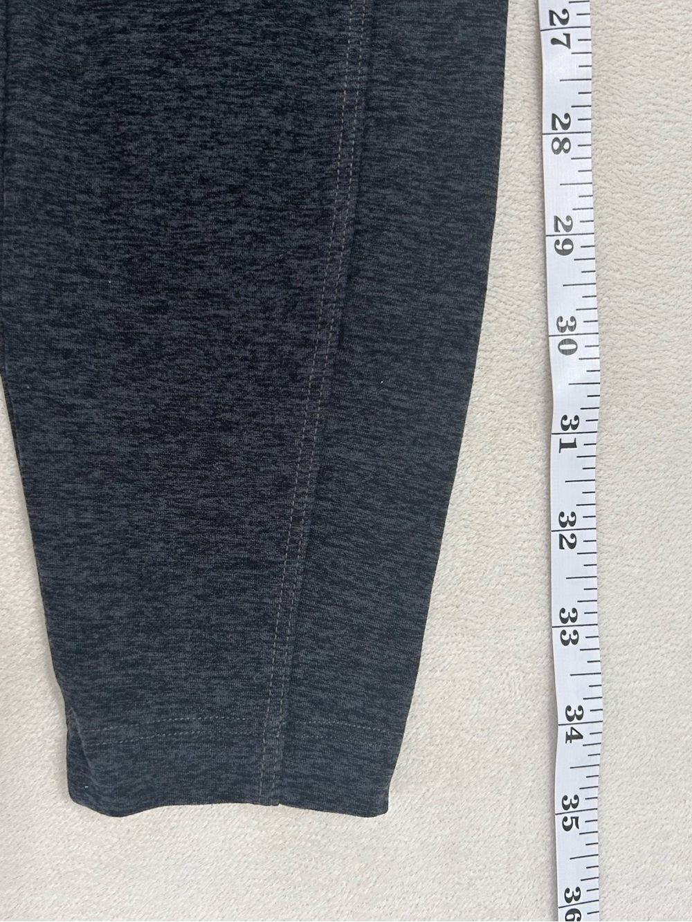 Bombshell Sportswear
Gray Buttery Soft
Leggings size small - Picture 4 of 7